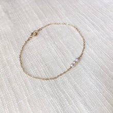Load image into Gallery viewer, Freshwater Pearl Bracelet in Solid 14k Gold