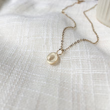 Load image into Gallery viewer, Simple Letter O Pendant Necklace in 14k Gold