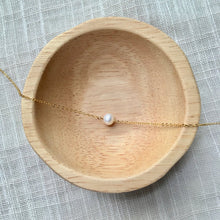 Load image into Gallery viewer, Simple Centered Pearl Necklace on 14k Gold Chain
