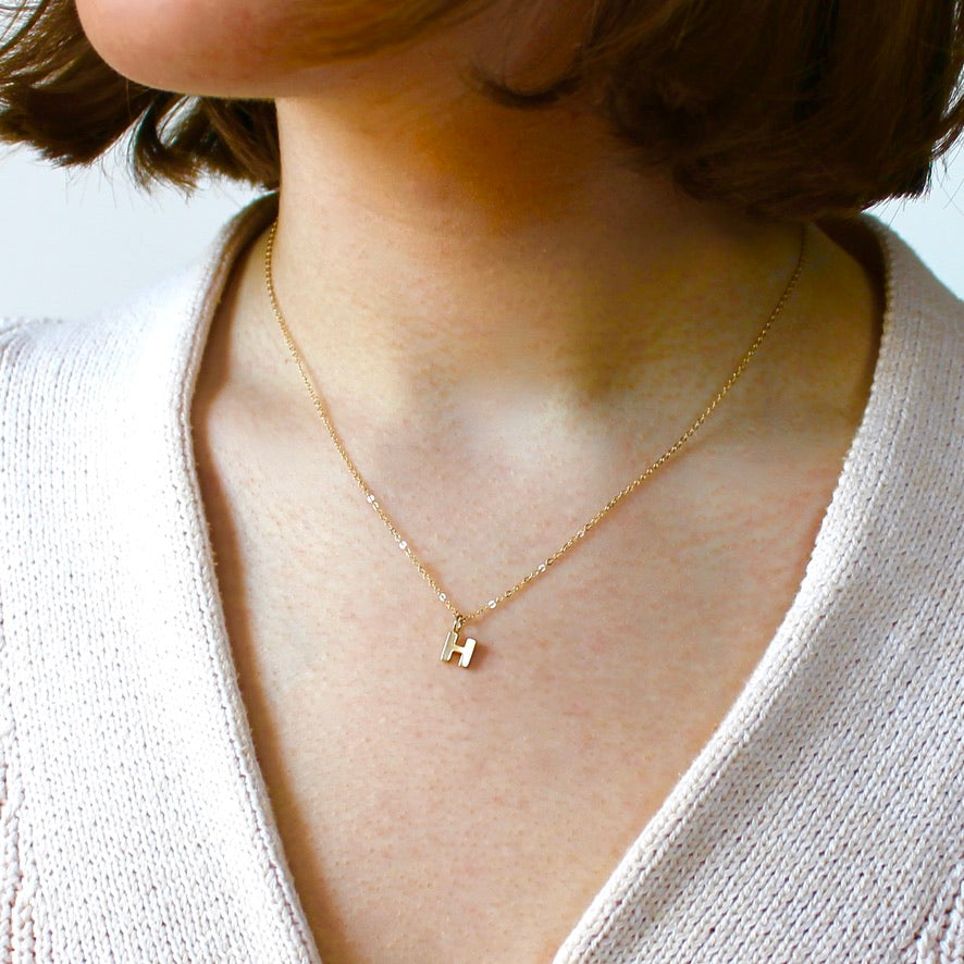 Dainty Letter H Pendant Necklace in 14k Gold