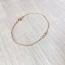 Load image into Gallery viewer, Freshwater Pearl Bracelet in Solid 14k Gold
