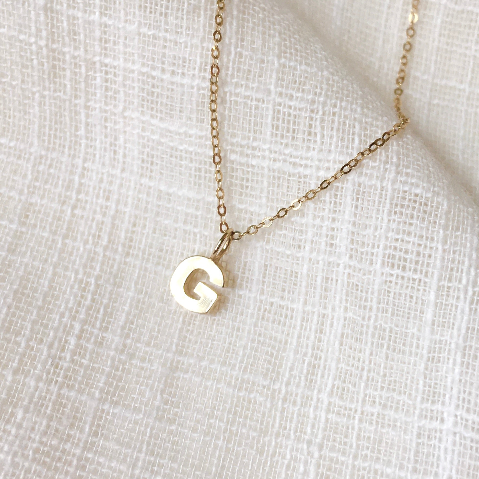 MONOOC Initial Necklaces for Women, 14K Gold Plated Lowercase Letter  Necklace for Women Girls Personalized Minimalist Monogram Name Necklace Tiny  Gold Initial Necklaces for Women Girls Kids Jewelry, Metal : Amazon.ca:  Clothing,