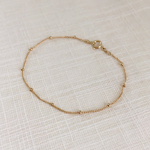 Feminine Chain Bracelet