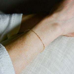 Modern shiny chain bracelet in pure 14k gold