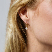 Load image into Gallery viewer, Versatile pearl drop earrings in white or yellow gold
