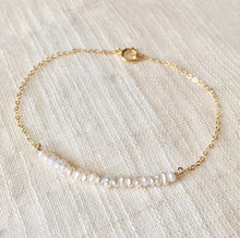 Load image into Gallery viewer, Freshwater pearl dainty chain bracelet

